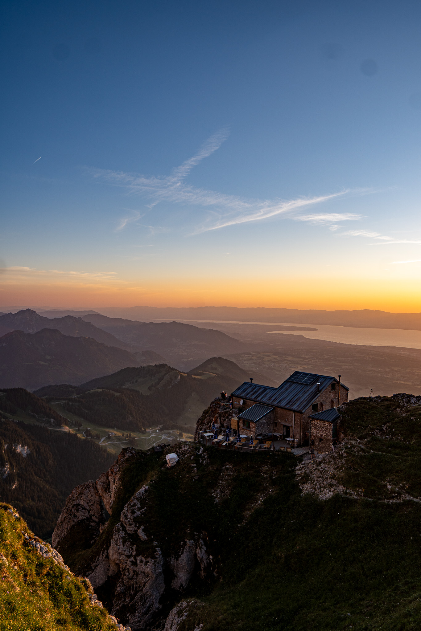 Paysage de montagne au coucher du soleil